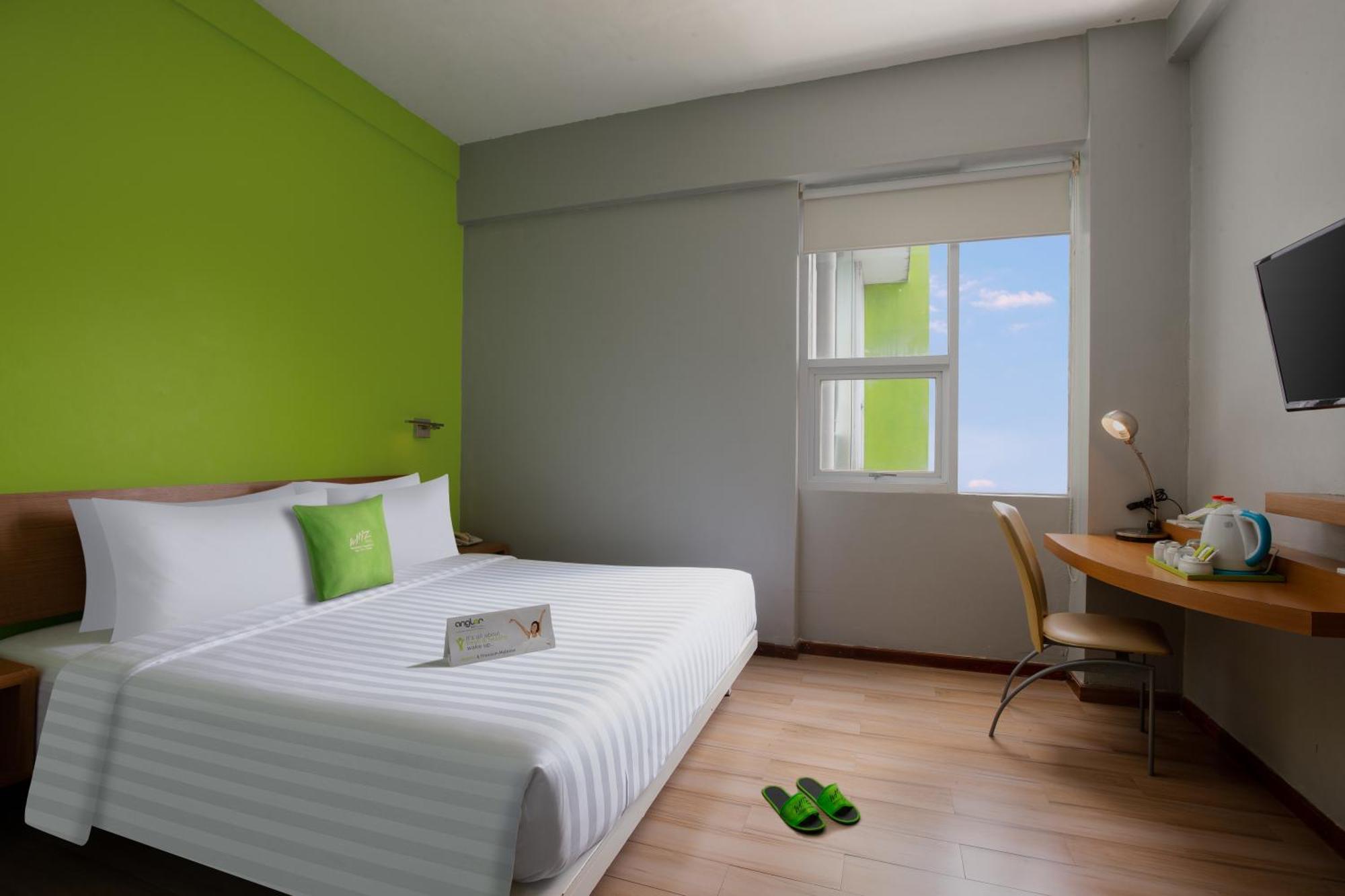 Whiz Hotel Malioboro Yogyakarta Exterior photo