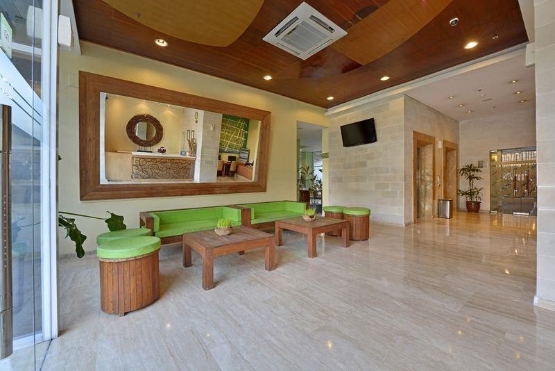 Whiz Hotel Malioboro Yogyakarta Exterior photo