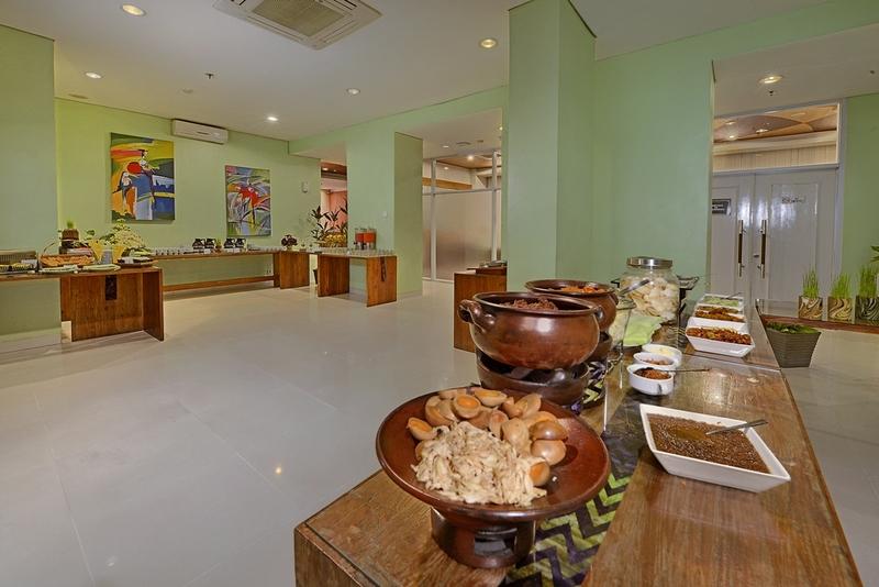 Whiz Hotel Malioboro Yogyakarta Exterior photo