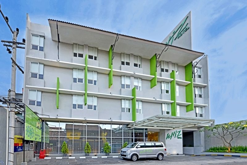 Whiz Hotel Malioboro Yogyakarta Exterior photo